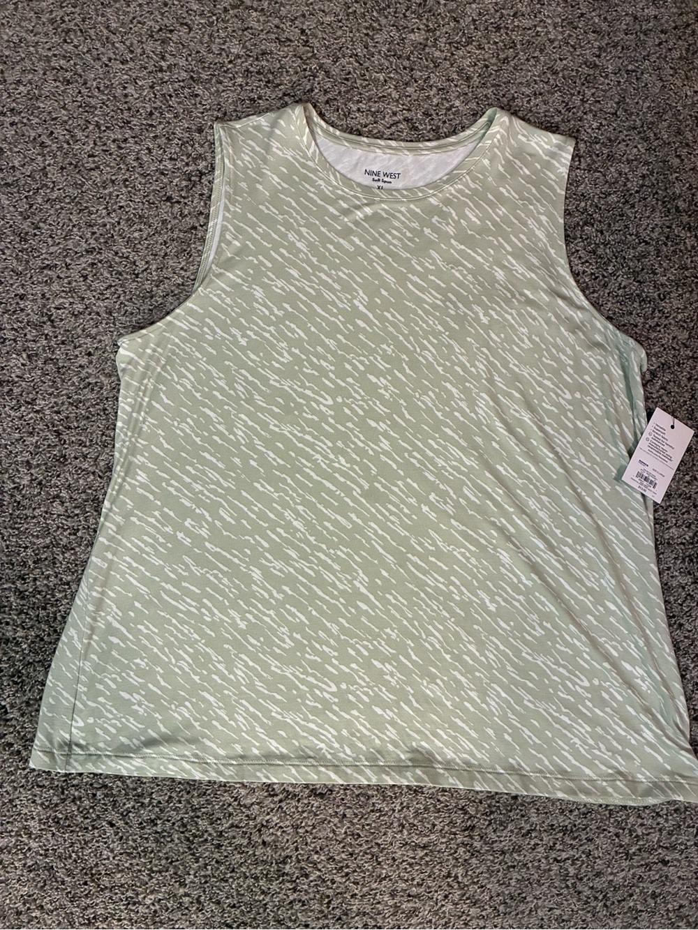 🎉 4/$25 NWT $13 Light Green Patterned Sleeveless Women’s Top